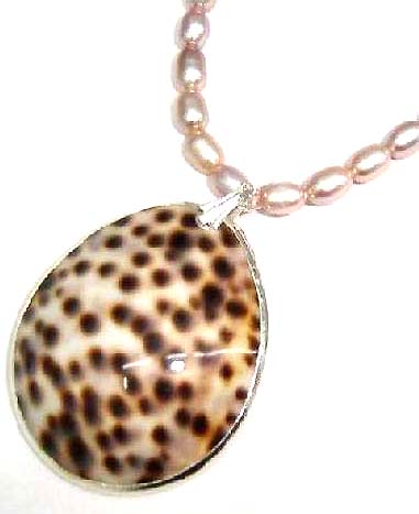 Wholesale new age jewelry, beaded string necklace with black spotted pendant