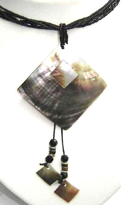 Seashell jewelry wholesaler, multi strings necklace with a seashell pendant dangle