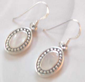 Wholesale fantasy jewelry, sterling silver earring with a white seashell    