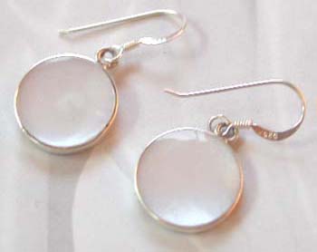 Teen jewelry wholesale, a sterling silver earring with round white seashell    