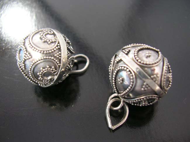 Beaded jewelry, sterling silver beauty wear, bridal pendants, vintage accessories, unique collectibles, exotic fashions      