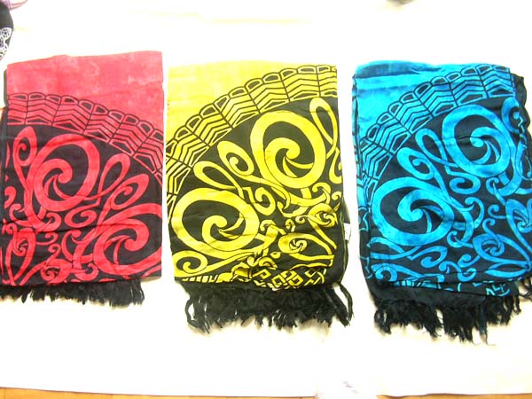 Fashion express trader, Balinese trendy sarong with stylish curvy design