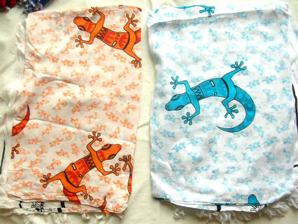 Island apparel shopping, Fun gecko lizard print on pareo sarong